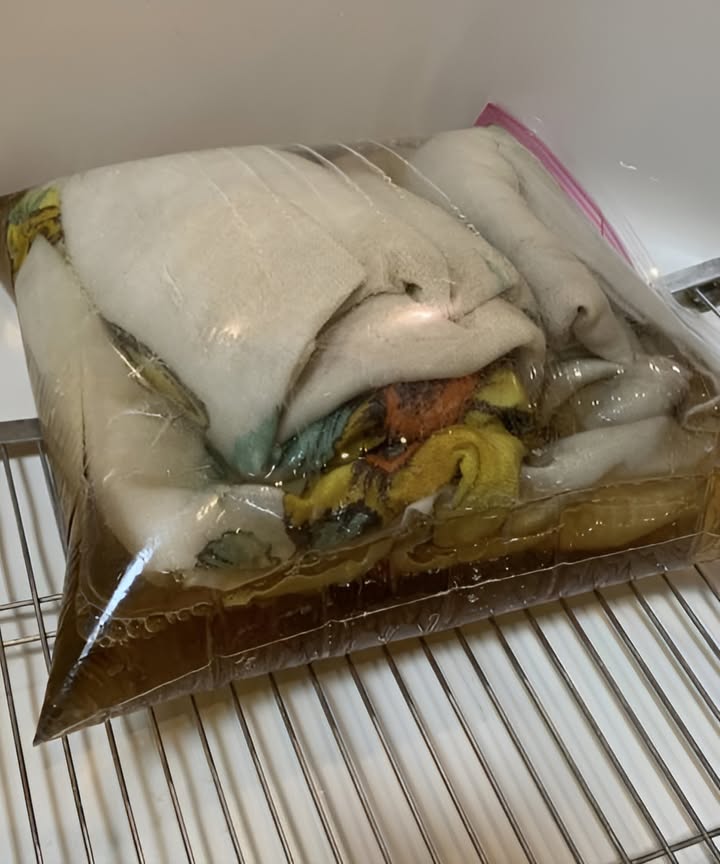 Weve all heard about how OxiClean can clean stains on dishes and clothes. I bought a vintage sunflower cloth today that looked clean and didnt smell. I soaked it in OxiClean, and after 30 minutes, the water was so dirty! This may end up being a white background when I thought it was off-white!
How to Use OxiClean:
1. Mix 1/2 cup of OxiClean powder with enough hot water to cover the item in a ziplock bag or foot basin.
2. Soak the item as long as needed. For greasy napkins, soak overnight; for old stains, soak up to a week.
3. After soaking, launder as usual.
4. This method can brighten and clean vintage items, revealing their true colors!