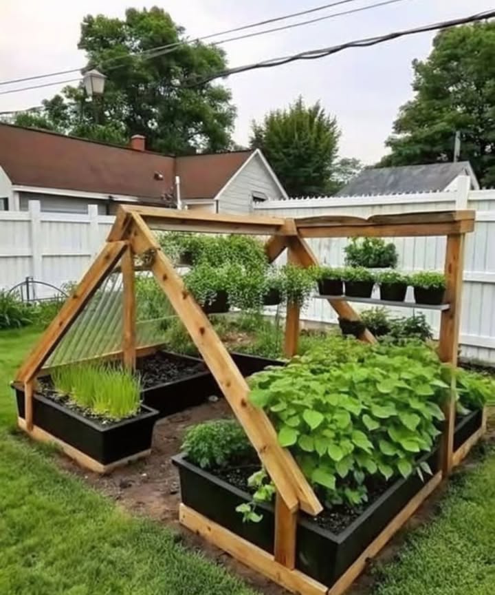 Ich liebe diese Idee für ein DIY-Gurkengitter! Perfekt für kleine Räume 勒.