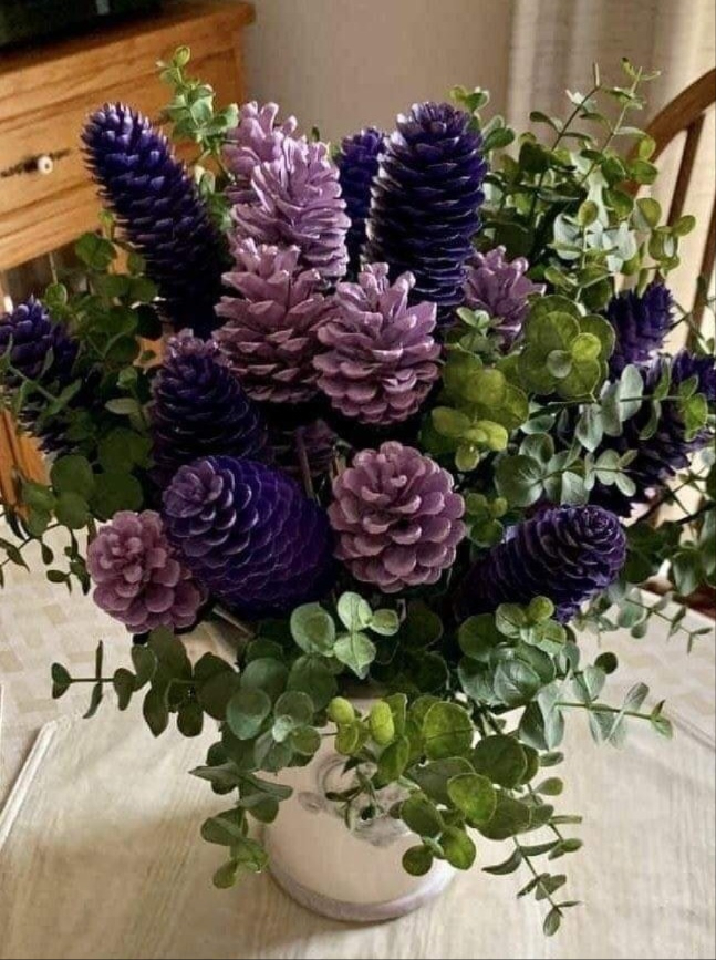 Je naurais jamais cru que peindre des pommes de pin pouvait être aussi magnifique ! 朗